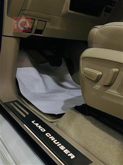 تۆیۆتا لاند کروزەر